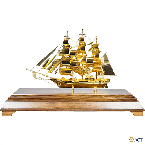 Thuyền buồm mạ vàng 24K - Quà Tặng Dát Vàng 24K - Công Ty TNHH V&T GOLD Việt Nam